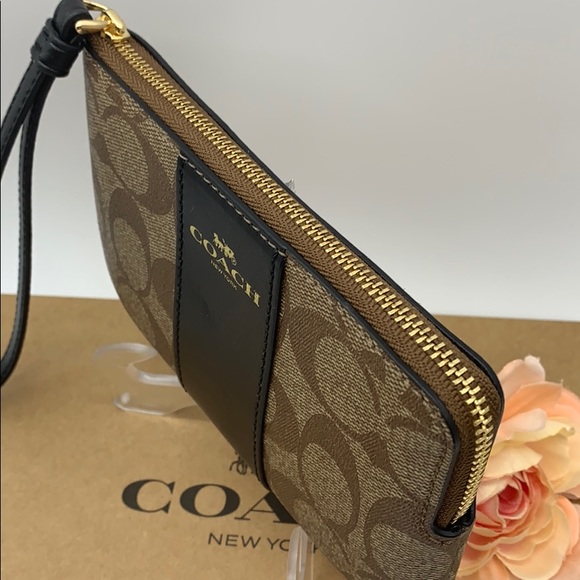 COACH Corner Zip Wristlet In Signature Canvas - Picture 5 of 8